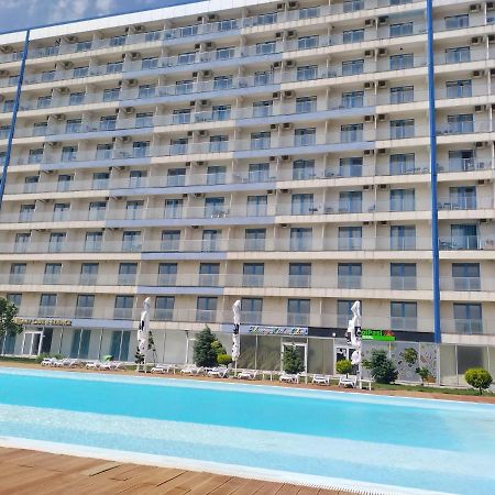 Blaxy Resort Stefi Cu Acces La Piscine Gratuit Douăzeci şi Trei August Kültér fotó