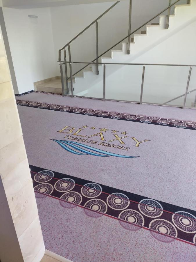 Blaxy Resort Stefi Cu Acces La Piscine Gratuit Douăzeci şi Trei August Kültér fotó