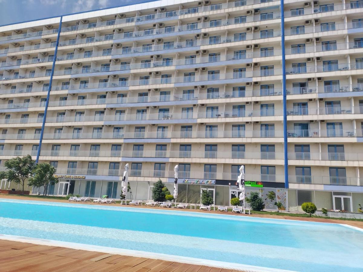 Blaxy Resort Stefi Cu Acces La Piscine Gratuit Douăzeci şi Trei August Kültér fotó